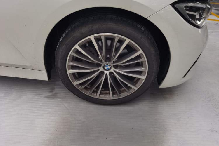 Used BMW 3 Series 2022 Updated 320i Sport Package Right Front Wheel Hub