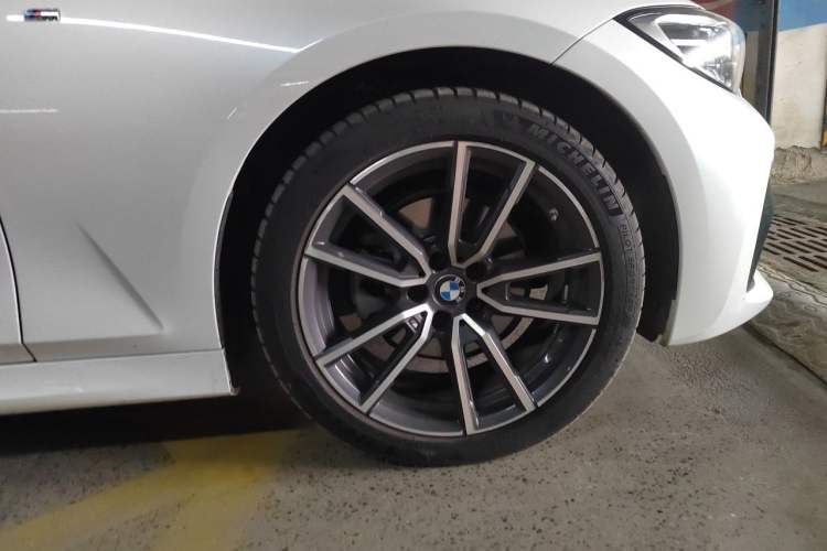 Used BMW 3 Series 2022 320Li M Sport Package Right Front Wheel Hub