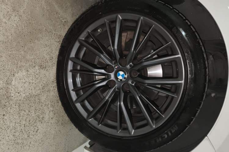 Used BMW 3 Series 2022 330i M Sport Night Edition Right Front Wheel Hub