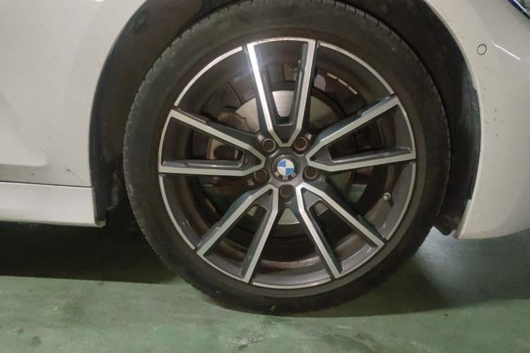 Used BMW 3 Series 2022 Updated 325Li M Sport Package Right Front Wheel Hub