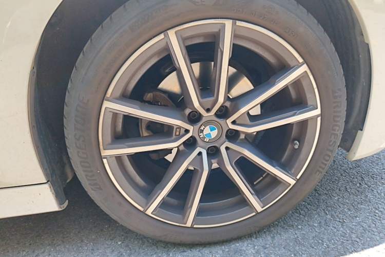 Used BMW 3 Series 2022 325Li M Sport Package Right Front Wheel Hub