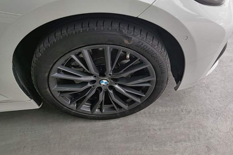 Used BMW 3 Series 2022 Updated 325i M Sport Package Right Front Wheel Hub