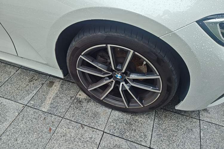 Used BMW 3 Series 2022 325Li M Sport Package Right Front Wheel Hub