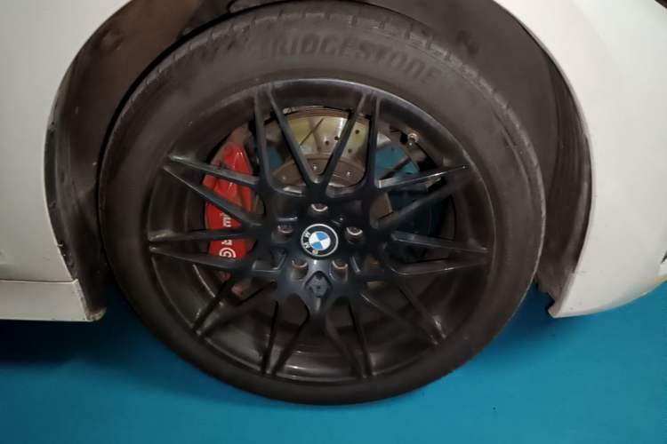 Used BMW 3 Series 2022 320i Sport Package Right Front Wheel Hub