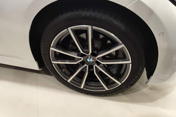 Used BMW 3 Series 2022 Updated 325Li M Sport Package Right Front Wheel Hub