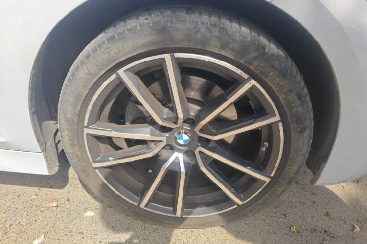Used BMW 3 Series 2022 Restyled 320Li M Sport Package Right Front Wheel Hub