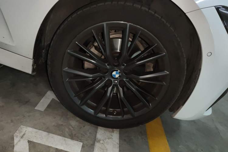 Used BMW 3 Series 2022 325i M Sport Night Edition Package Right Front Wheel Hub