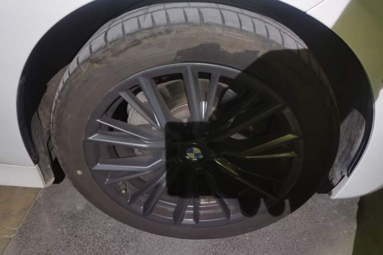 Used BMW 3 Series 2022 325i M Sport Night Edition Package Right Front Wheel Hub