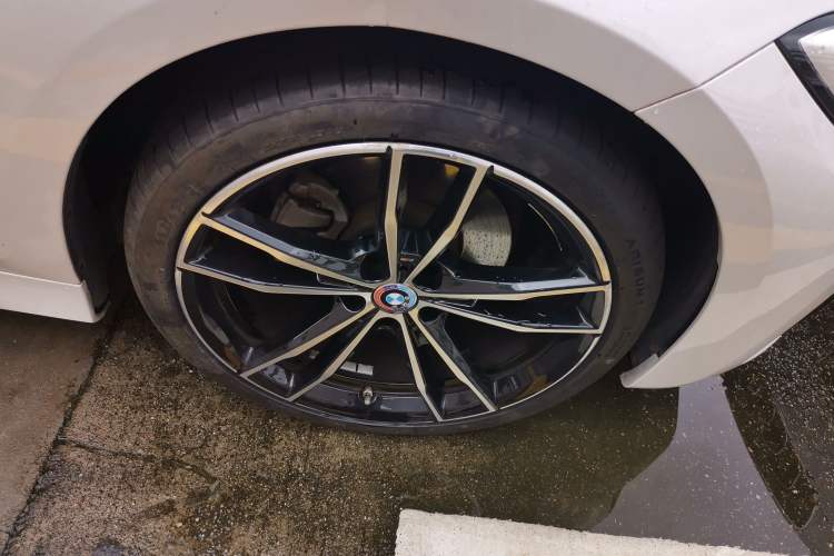 Used BMW 3 Series 2022 320Li M Sport Package Right Front Wheel Hub