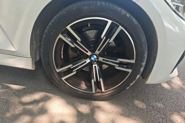 Used BMW 3 Series 2022 Updated 325i M Sport Package Right Front Wheel Hub