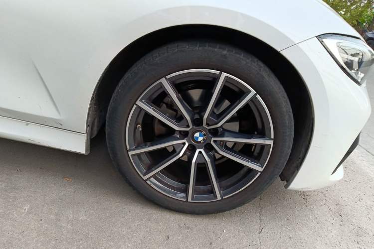 Used BMW 3 Series 2022 320Li M Sport Package Right Front Wheel Hub
