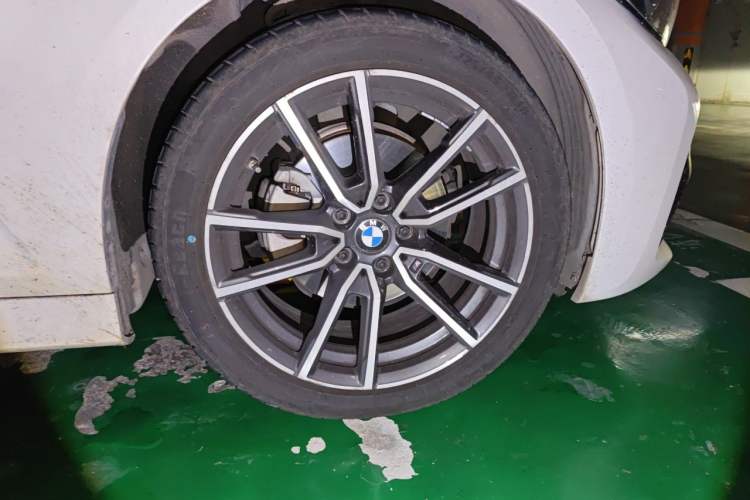 Used BMW 3 Series 2022 320Li M Sport Package Right Front Wheel Hub