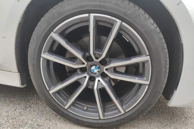 Used BMW 3 Series 2022 325Li M Sport Package Right Front Wheel Hub