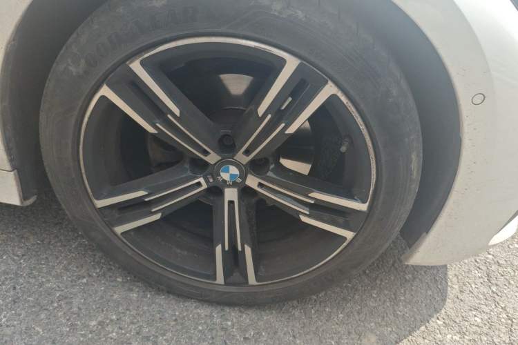 Used BMW 3 Series 2022 Updated 325i M Sport Package Right Front Wheel Hub