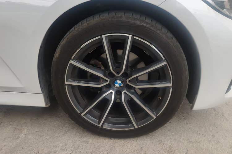 Used BMW 3 Series 2022 320Li M Sport Package Right Front Wheel Hub