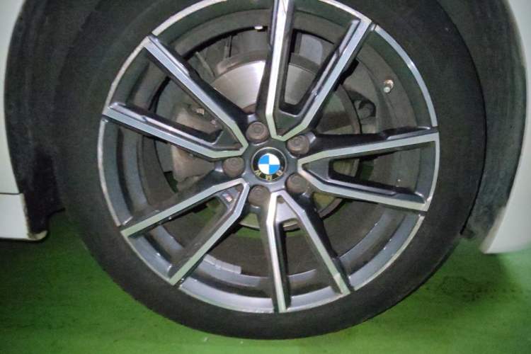 Used BMW 3 Series 2022 325Li M Sport Package Right Front Wheel Hub
