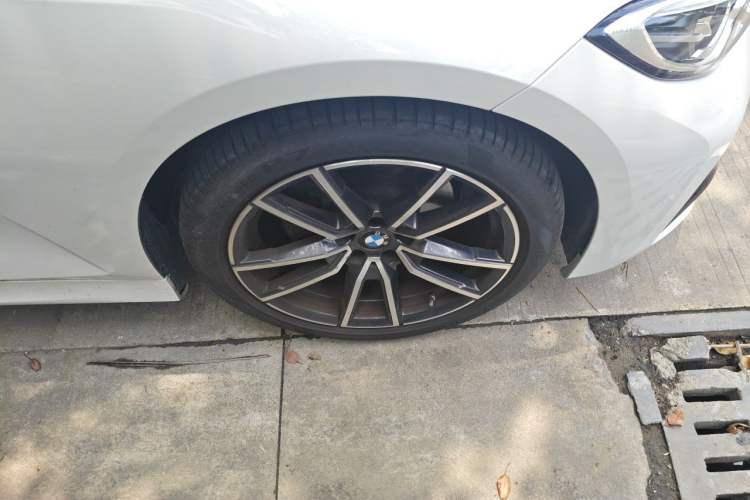 Used BMW 3 Series 2022 325Li M Sport Package Right Front Wheel Hub