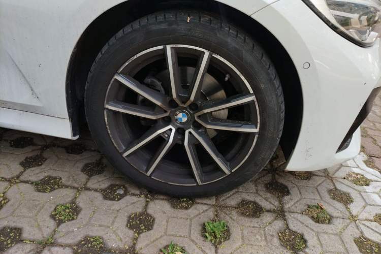 Used BMW 3 Series 2022 Updated 325Li M Sport Package Right Front Wheel Hub