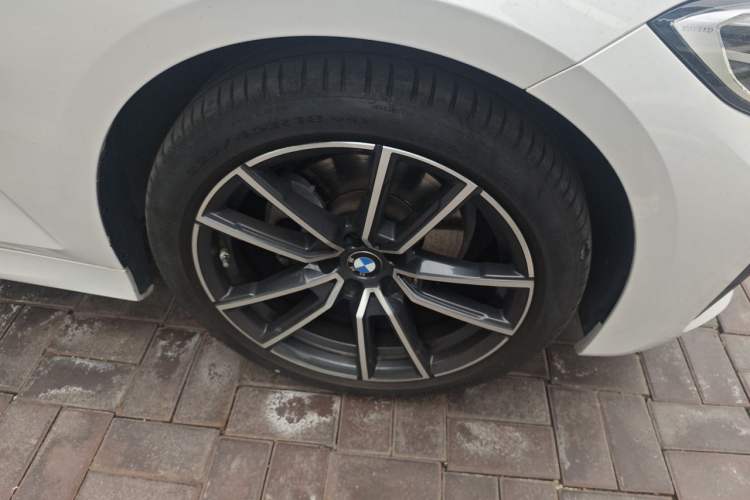Used BMW 3 Series 2022 325Li M Sport Package Right Front Wheel Hub