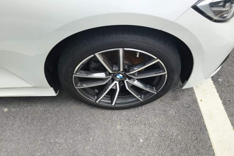 Used BMW 3 Series 2022 320Li M Sport Package Right Front Wheel Hub