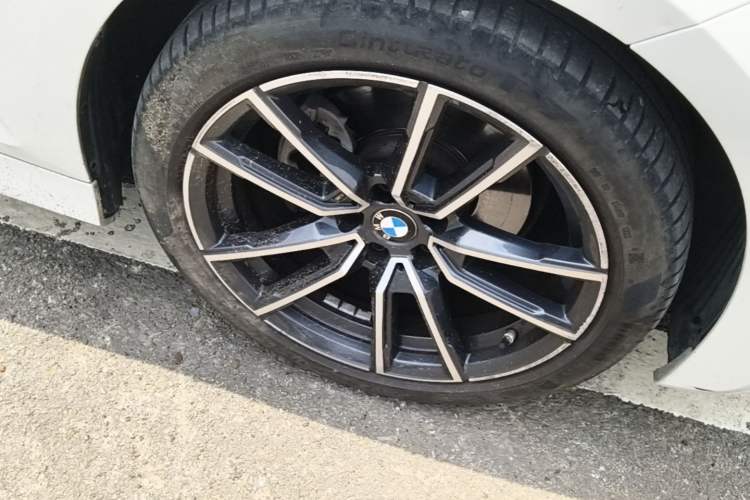 Used BMW 3 Series 2022 325Li M Sport Package Right Front Wheel Hub