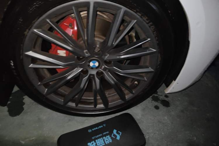 Used BMW 3 Series 2022 325Li M Sport Night Edition Package Right Front Wheel Hub