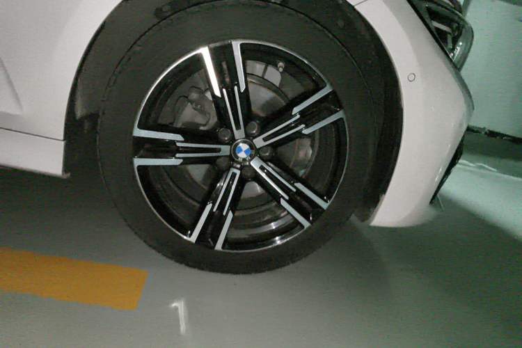 Used BMW 3 Series 2022 325i M Sport Package Right Front Wheel Hub