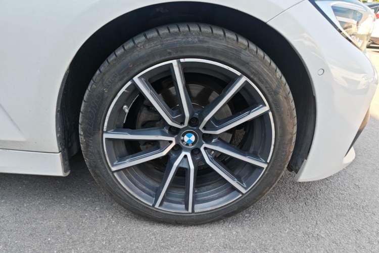 Used BMW 3 Series 2022 325Li M Sport Package Right Front Wheel Hub