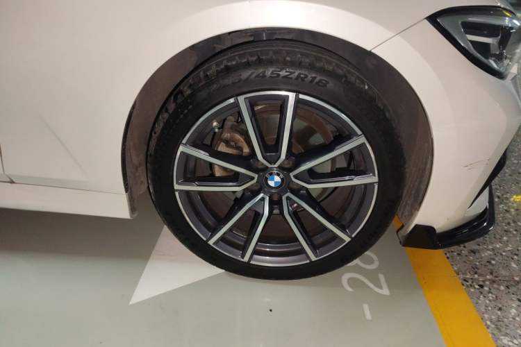 Used BMW 3 Series 2022 320Li M Sport Package Right Front Wheel Hub