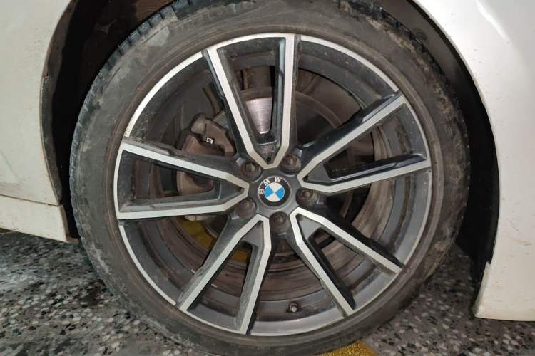 Used BMW 3 Series 2022 320Li M Sport Package Right Front Wheel Hub