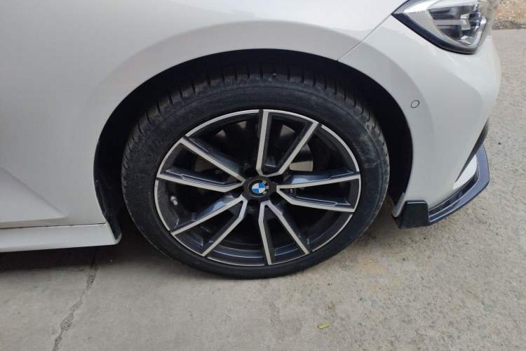 Used BMW 3 Series 2022 Updated 325Li M Sport Package Right Front Wheel Hub