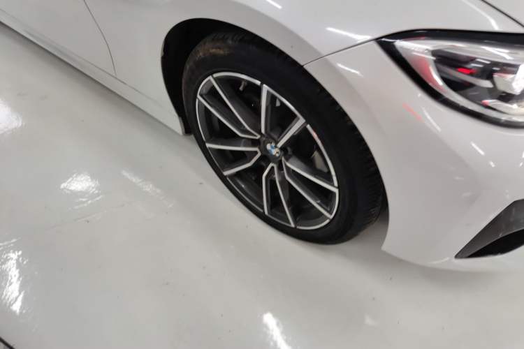 Used BMW 3 Series 2022 320Li M Sport Package Right Front Wheel Hub