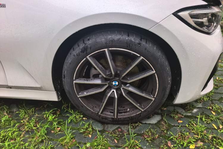 Used BMW 3 Series 2022 Restyled 320Li M Sport Package Right Front Wheel Hub