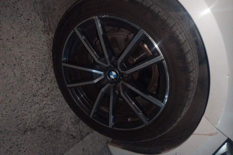 Used BMW 3 Series 2022 325i M Sport Package Right Front Wheel Hub