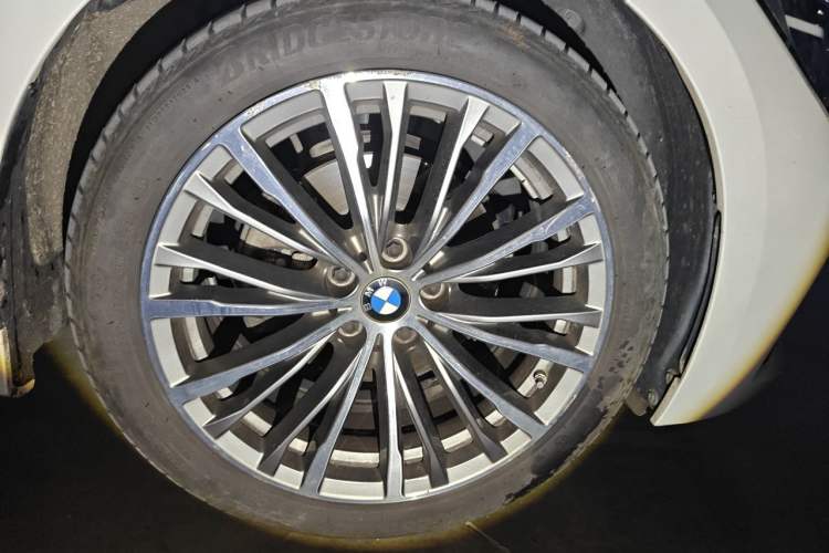 Used BMW 3 Series 2022 320i Sport Package Right Front Wheel Hub