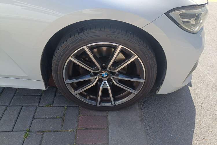 Used BMW 3 Series 2022 325Li M Sport Package Right Front Wheel Hub