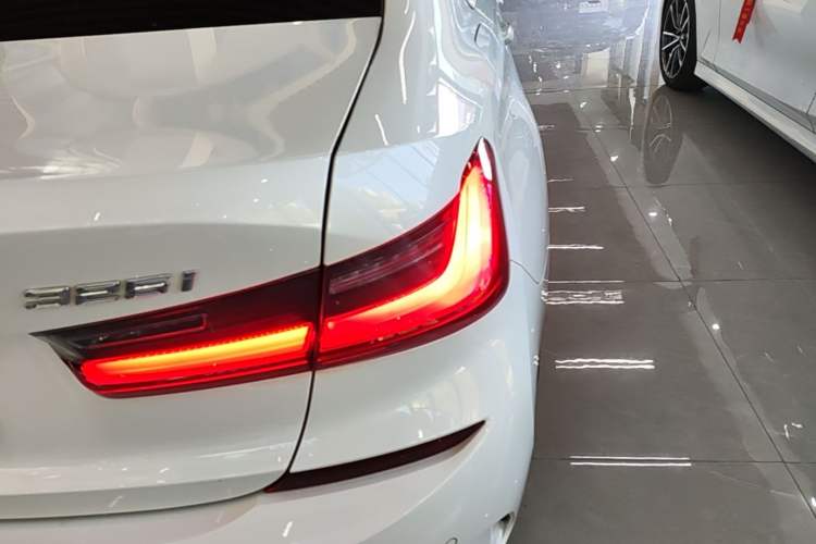 Used BMW 3 Series 2022 325i M Sport Package Right Rear Taillight