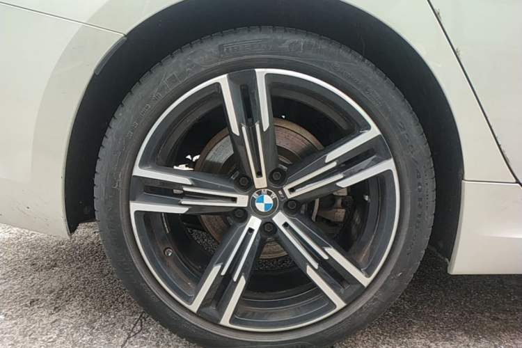Used BMW 3 Series 2022 325i M Sport Package Right Rear Wheel Hub