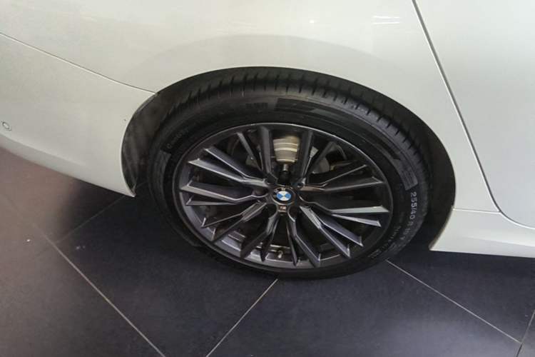 Used BMW 3 Series 2022 325i M Sport Night Edition Package Right Rear Wheel Hub