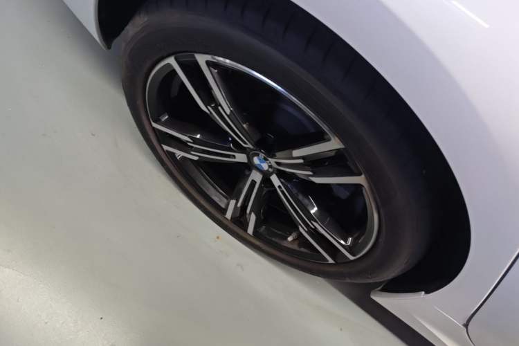 Used BMW 3 Series 2022 325i M Sport Package Right Rear Wheel Hub