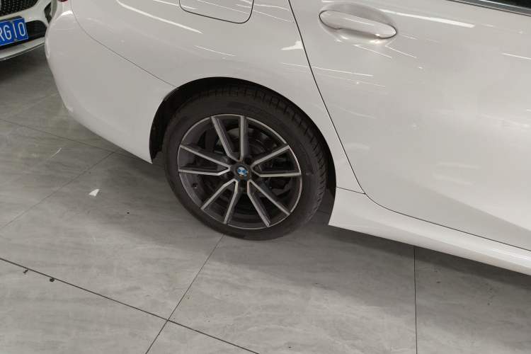 Used BMW 3 Series 2022 325Li M Sport Package Right Rear Wheel Hub