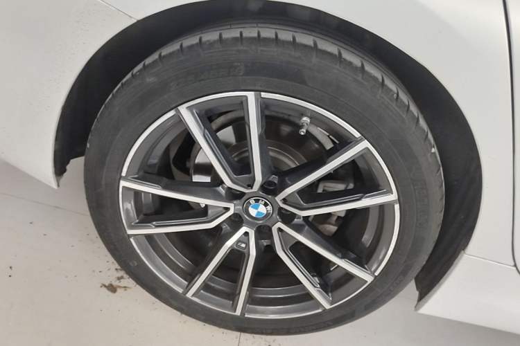 Used BMW 3 Series 2022 325Li M Sport Package Right Rear Wheel Hub
