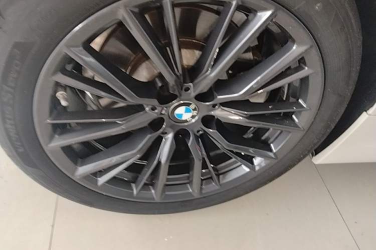 Used BMW 3 Series 2022 Restyled 330Li xDrive M Sport Night Edition Package Right Rear Wheel Hub
