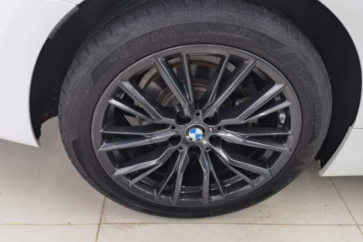 Used BMW 3 Series 2022 325Li M Sport Night Edition Package Right Rear Wheel Hub