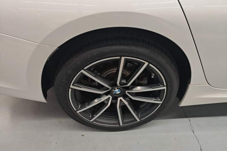 Used BMW 3 Series 2022 Restyled 320Li M Sport Package Right Rear Wheel Hub