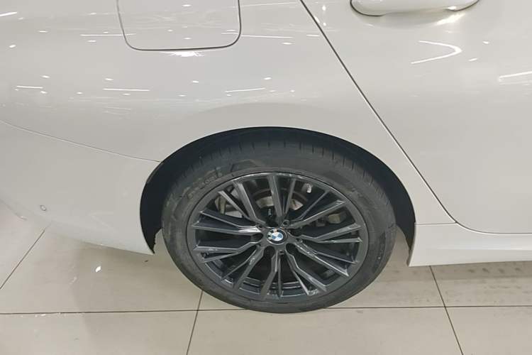 Used BMW 3 Series 2022 330i M Sport Night Edition Right Rear Wheel Hub