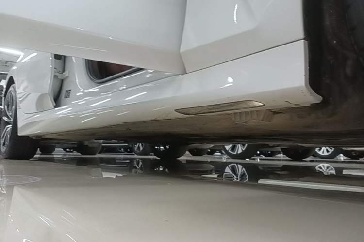 Used BMW 3 Series 2022 325Li M Sport Package Right Side Sill