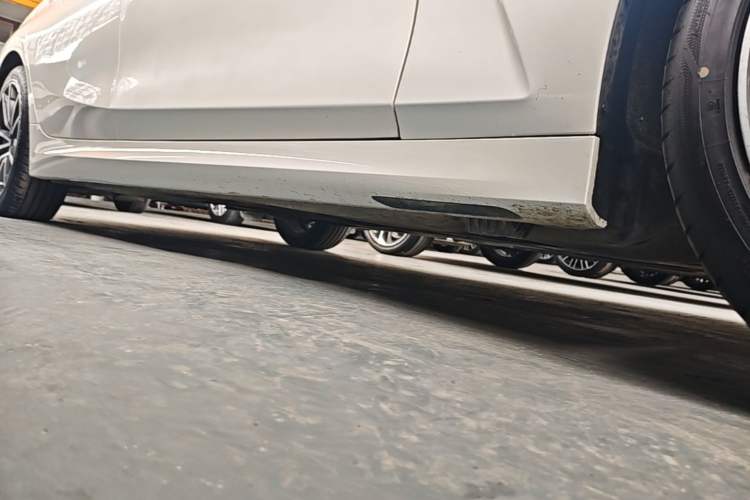 Used BMW 3 Series 2022 325Li M Sport Package Right Side Sill