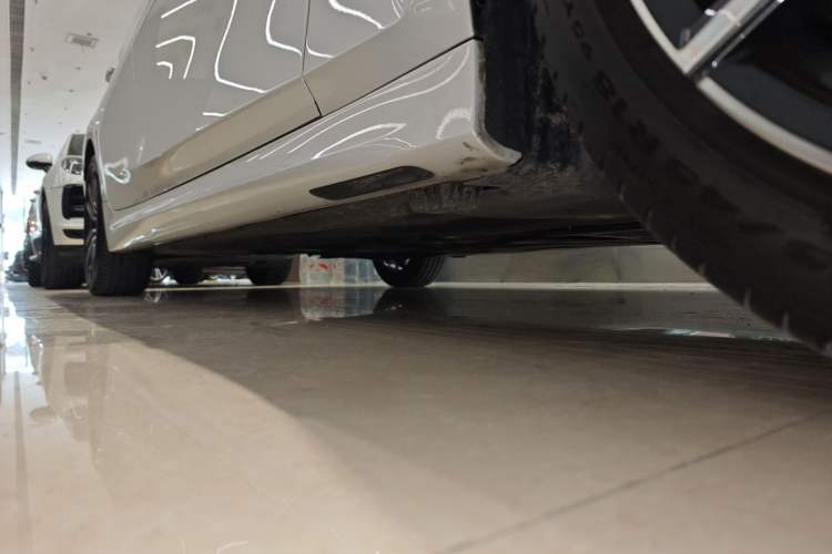 Used BMW 3 Series 2022 Updated 325Li M Sport Package Right Side Sill