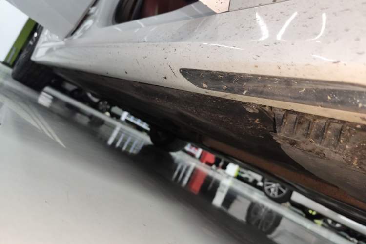 Used BMW 3 Series 2022 330Li xDrive M Sport Night Edition Package Right Side Sill
